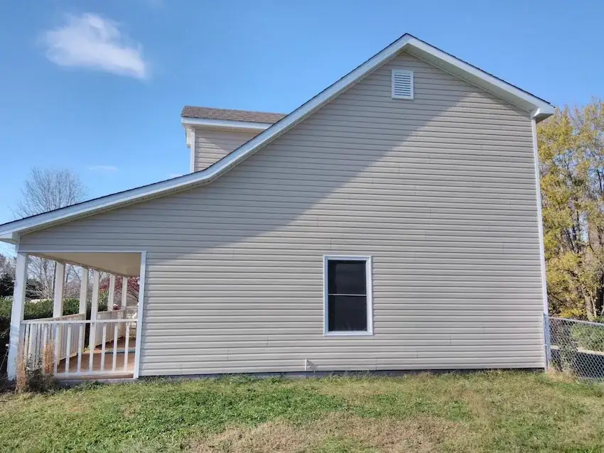 Vinyl siding and trim detail on a Braselton, GA home